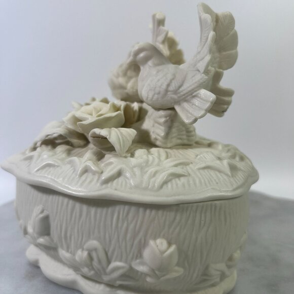 Vtg Bisque Porcelain Two Dove & Roses Heart Shaped Lidded Cream Trinket Box Gift - Picture 4 of 10